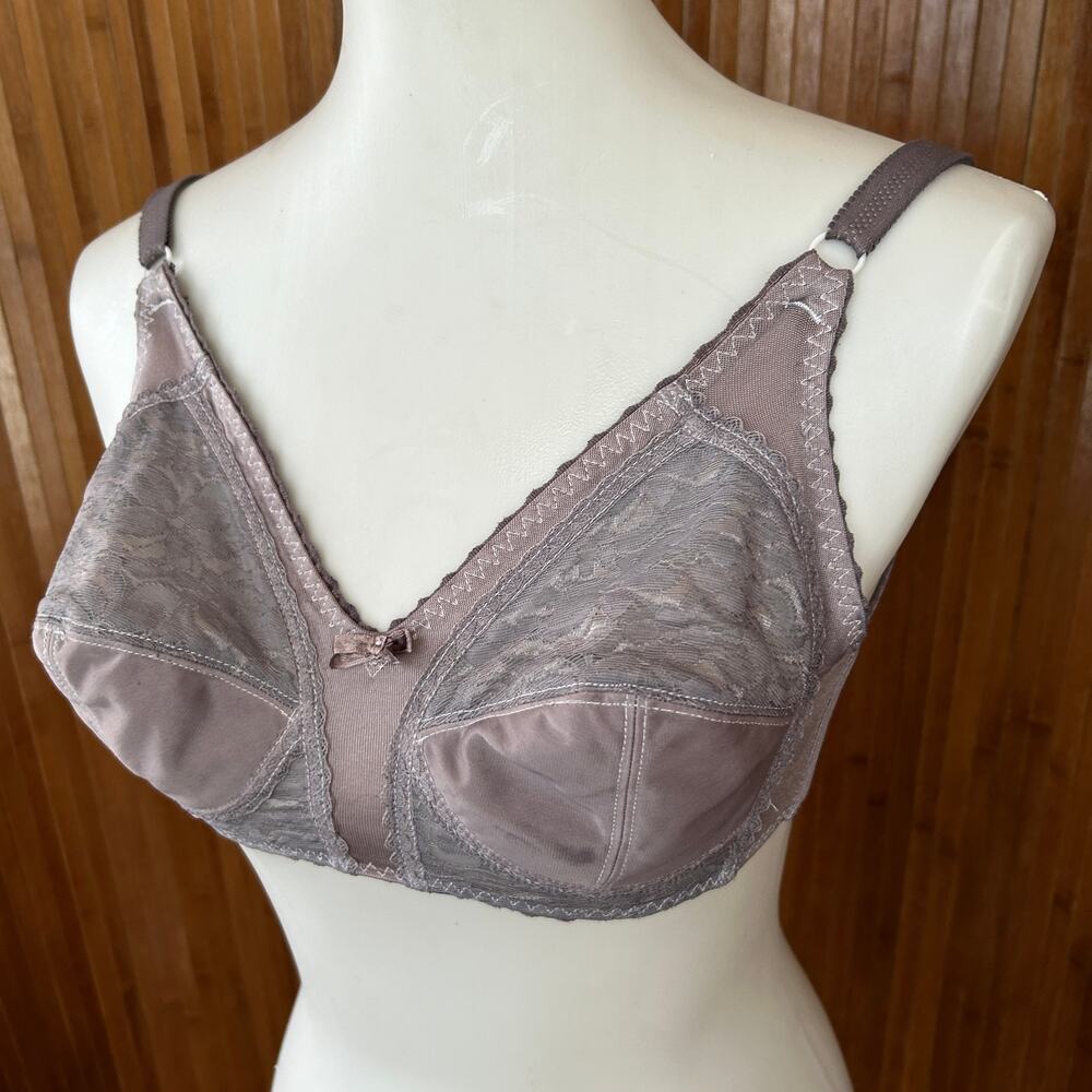 Vintage 70s Gelmart Cone Bullet Bra 34C Mauve Lace Pinup Bralette